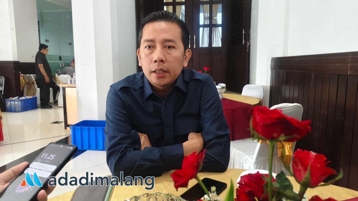 Ketua Komisi C DPRD Kota Malang, M.Anas Muttaqin saat memberikan keterangan kepada wartawan Foto : Agus Yuwono)