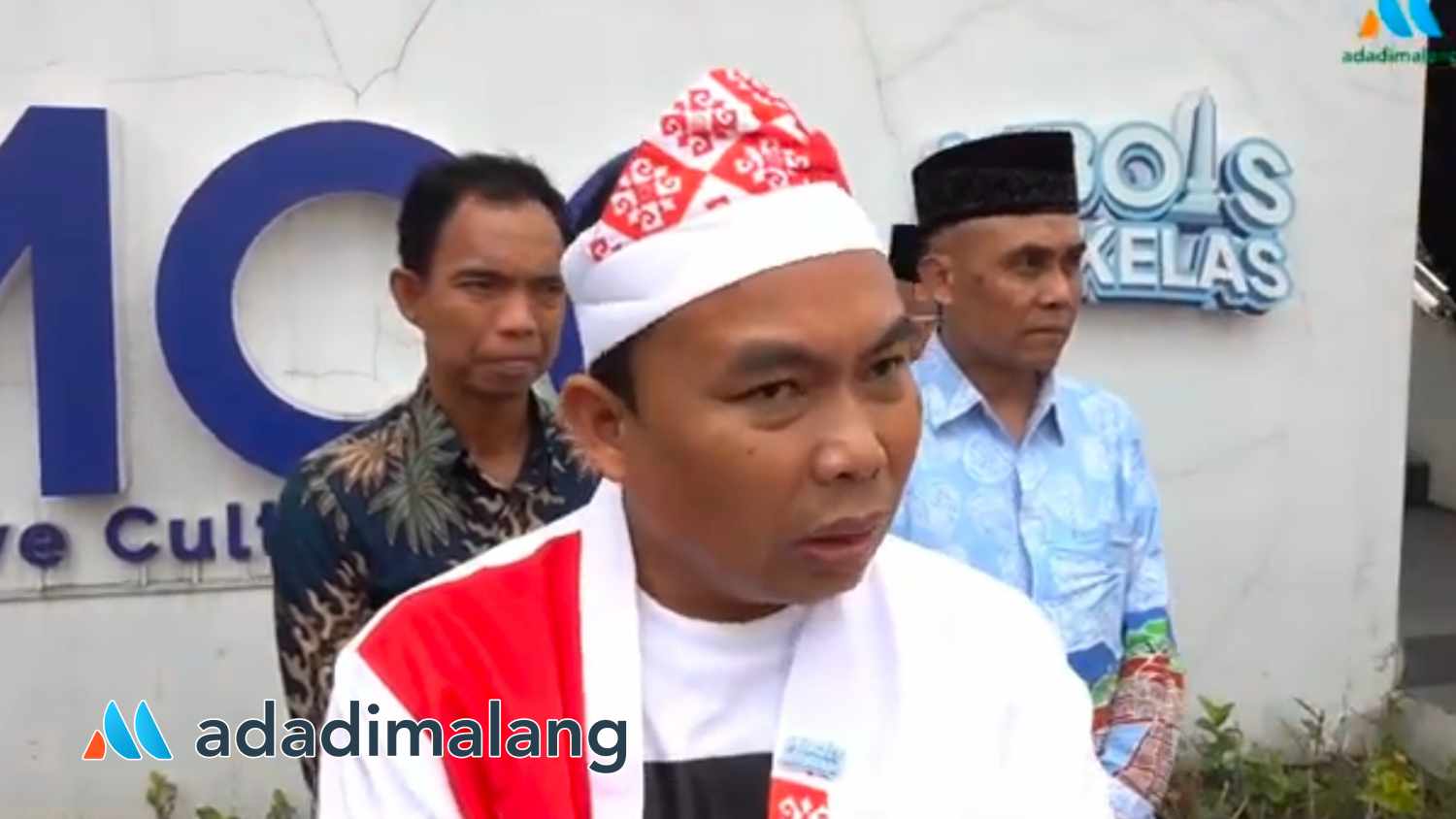 Wakil Wali Kota Malang, Ali Muthohirin saat memberikan keterangan kepada awak media (Foto : Agus Yuwono)