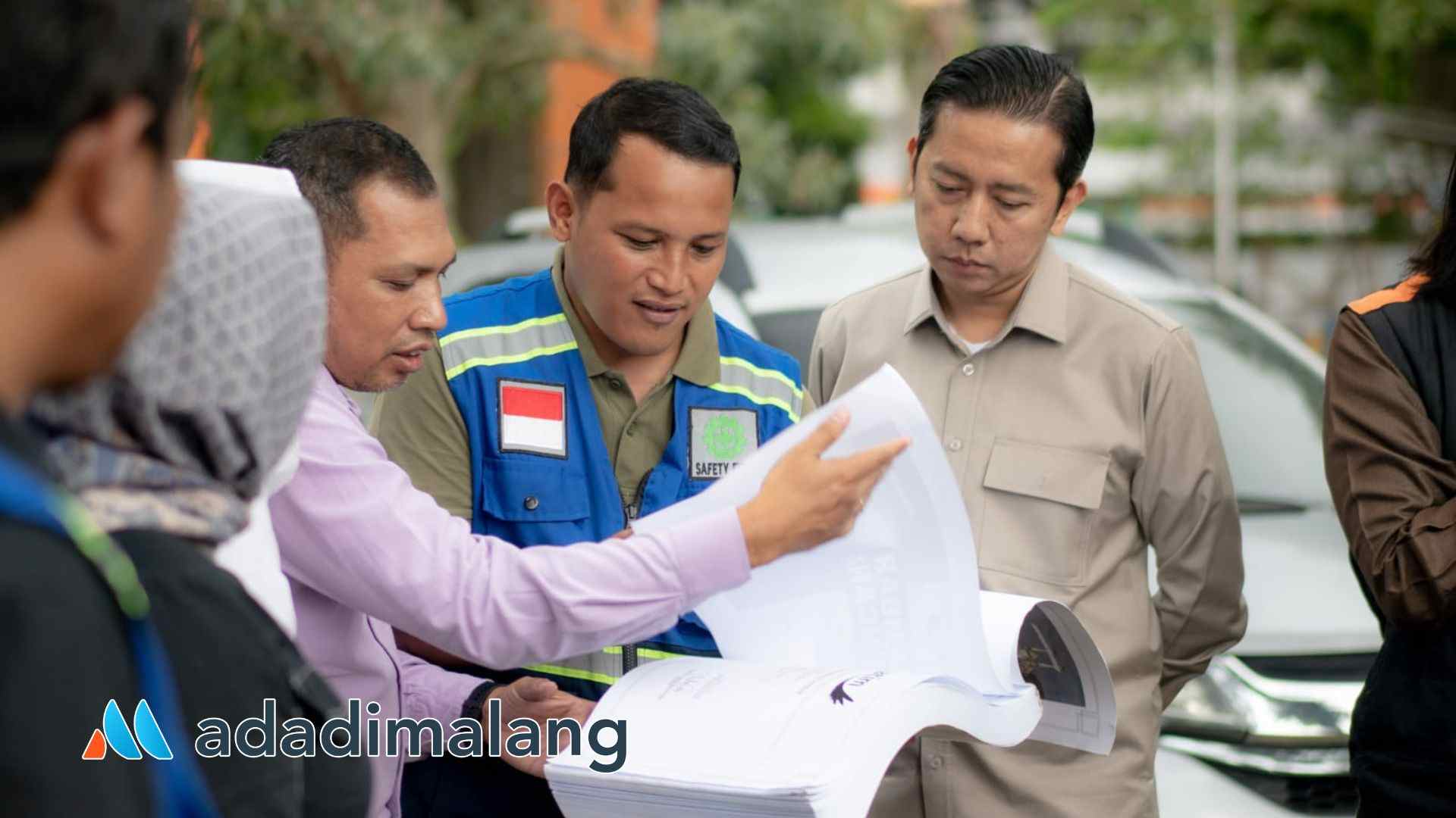 Ketua Komisi C DPRD Kota Malang, Muhammad Anas Muttaqin saat meninjau konsep revitalisasi Alun-Alun Merdeka Malang (Foto : Ist)