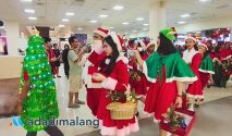 Anak-Anak Sekolah Minggu se-Malang mengikuti kegiatan Santa Parade dan Christmas Carol di Malang Town Square (MATOS)
