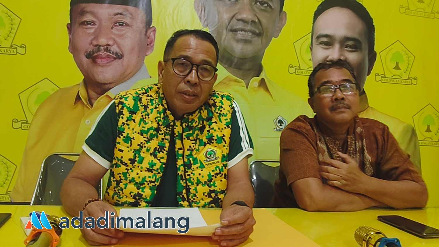 Ketua Penyelenggara Musda XI Partai Golkar Kota Malang, H. Eddy Wijanarko, SAP., saat memberikan keterangan kepada awak media sore hari tadi (Foto : Agus Yuwono)
