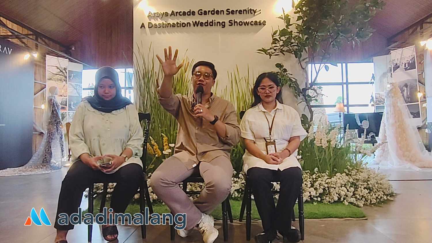 Owner Kisah Kita Wedding Organizer, Aloysius Anggiata saat memberikan keterangan kepada awak media sore tadi (Foto : Agus Yuwono)