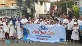 Sebanyak 100 orang lebih anak yatim di kota malang mendapatkan santunan dari Pengurus DPD PAN Kota Malang dan melakukan doa bersama akhir tahun (Foto : Agus Yuwono)