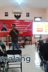 Super Heru saat memberikan materi dan praktik memanfaatkan AI untuk membuat media promosi yang menarik sore tadi (Foto : Agus Yuwono)