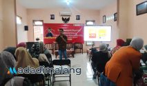 Super Heru saat memberikan materi dan praktik memanfaatkan AI untuk membuat media promosi yang menarik sore tadi (Foto : Agus Yuwono)