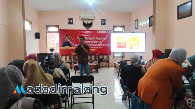 Super Heru saat memberikan materi dan praktik memanfaatkan AI untuk membuat media promosi yang menarik sore tadi (Foto : Agus Yuwono)