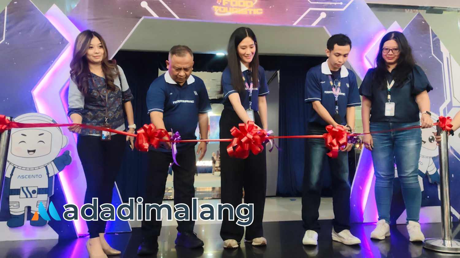 Prosesi pemotongan pita sebagai tanda dibukanya even FoodTouristic di Malang City Point (MCPl mulai hari ini hingga 25 Januari 2025 (Foto : Agus Yuwono)