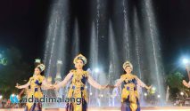 Suasana dan pemandangan air mancur Alun-Alun Merdeka Malang usai peresmian malam tadi (Foto : Agus Yuwono)