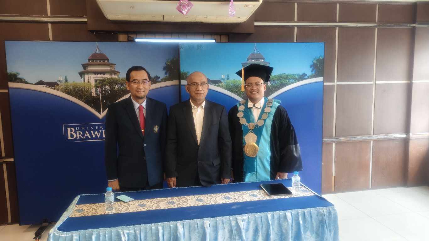 Rektor UB saat bersama Dekan dan Ketua Senat FTP UB usai Rapat Senat Terbuka FTP UB pagi tadi (Foto : Agus Yuwono)