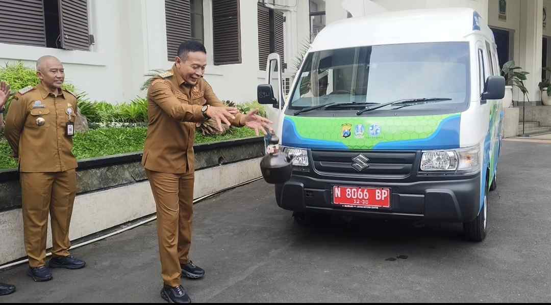 Pemkot Malang Serahkan Bantuan Mobil Operasional Keliling Ke UPT PPD Malang Kota