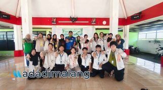 Mahasiswa STIE Malangkuçeçwara yang tergabung dalam UKM MICC melaksanakan program Live In selama empat hari di desa Pandanajeng Tumpang (Foto : Agus Yuwono)