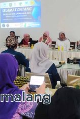 Menteri Pemberdayaan Perempuan dan Perlindungan Anak (PPPA) RI, Dra. Hj. Arifatul Choiri Fauzi, M.Si., saat mengunjungiRumah Prestasi Glintung Go Green siang tadi (Foto : Agus Yuwono)