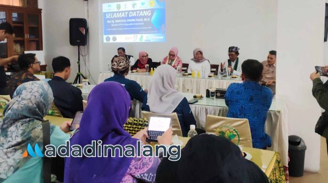 Menteri Pemberdayaan Perempuan dan Perlindungan Anak (PPPA) RI, Dra. Hj. Arifatul Choiri Fauzi, M.Si., saat mengunjungiRumah Prestasi Glintung Go Green siang tadi (Foto : Agus Yuwono)