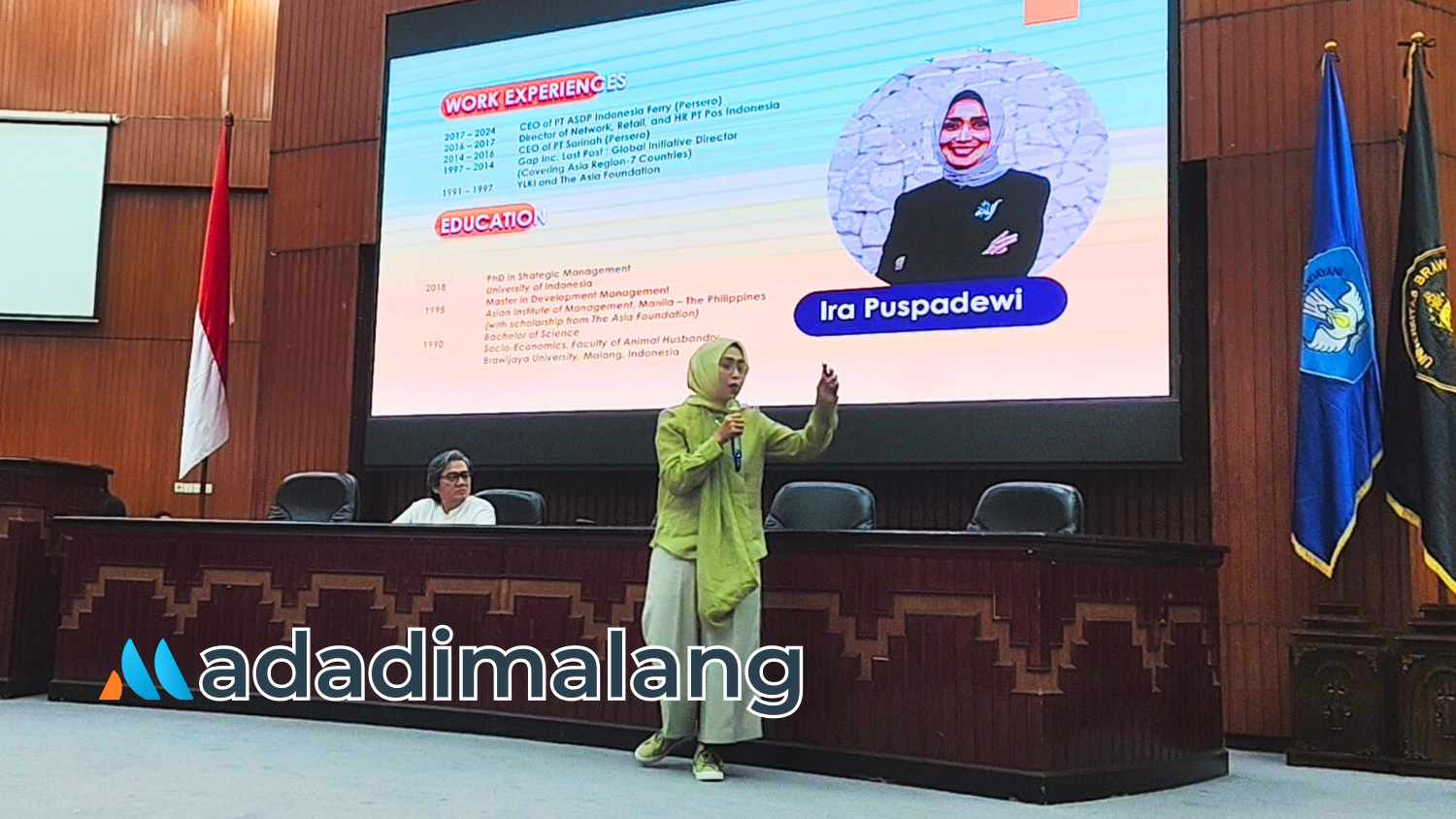 Ira Puspadewi saat menyampaikan materi untuk membahas kendala mentalitas untuk mampu bersaing di kancah global (Foto : Agus Yuwono)