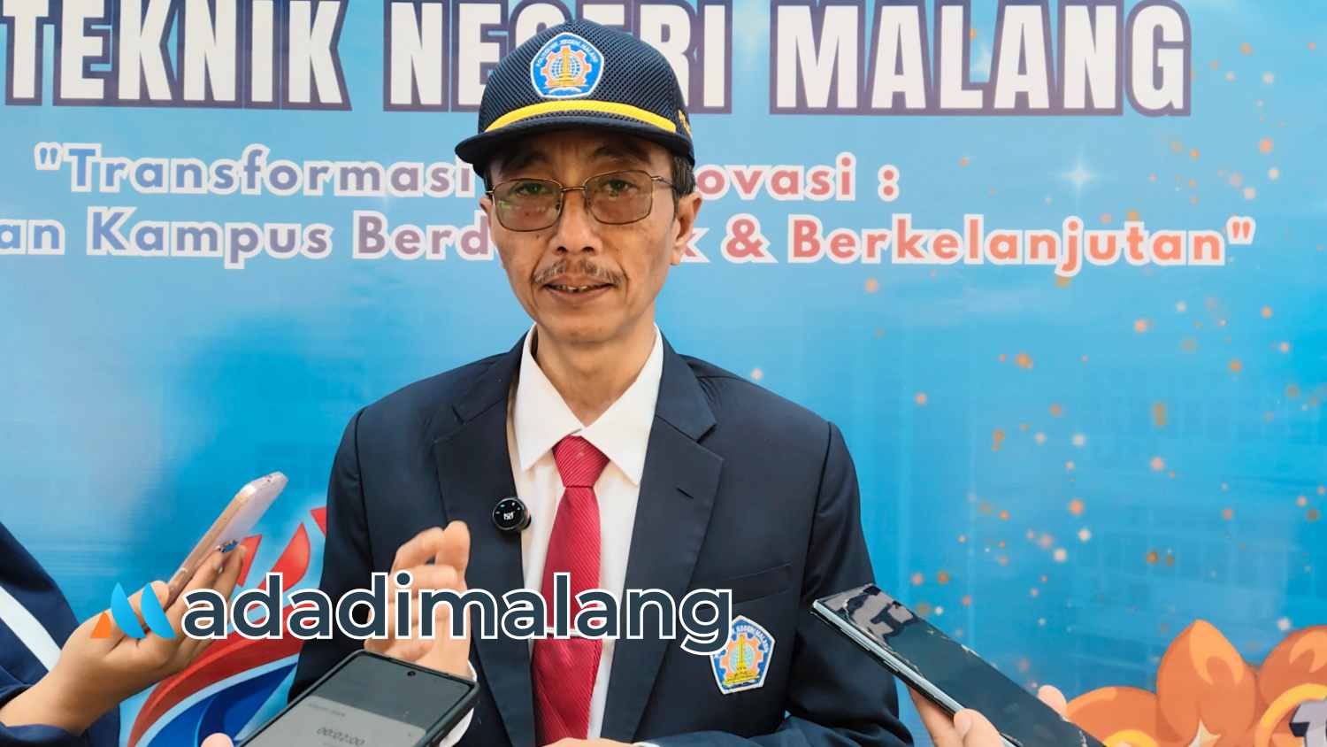 Direktur POLINEMA, Ir. Supriatna Adhisuwignjo, ST., MT., saat memberikan keterangan kepada wartawan (Foto : Agus Yuwono)