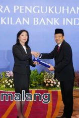 Deputi Gubernur Bank Indonesia, Filianingsih Hendarta mengukuhkan Indra Kuspriyadi sebagai Kepala Perwakilan BI Malang (Foto : Ist)