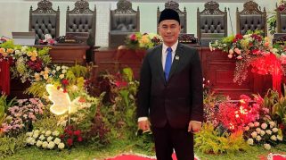 Ketua Partai Golkar Kota Malang, Djoko Prihatin ai mengikuti Rapat Paripurna Peringatan Hari Jadi ke-112 DPRD Kota Malang pagi hari tadi (Foto : Agus Yuwono)