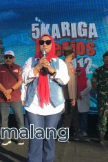 Ketua Komisi A DPRD Kota Malang, Lelly Thresiyawati saat memberikan sambutan sebelum pemberangkatan kegiatan SKARIGA Merjos Lari 112 (Foto : Agus Yuwono)