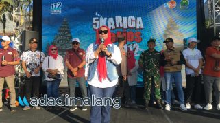 Ketua Komisi A DPRD Kota Malang, Lelly Thresiyawati saat memberikan sambutan sebelum pemberangkatan kegiatan SKARIGA Merjos Lari 112 (Foto : Agus Yuwono)