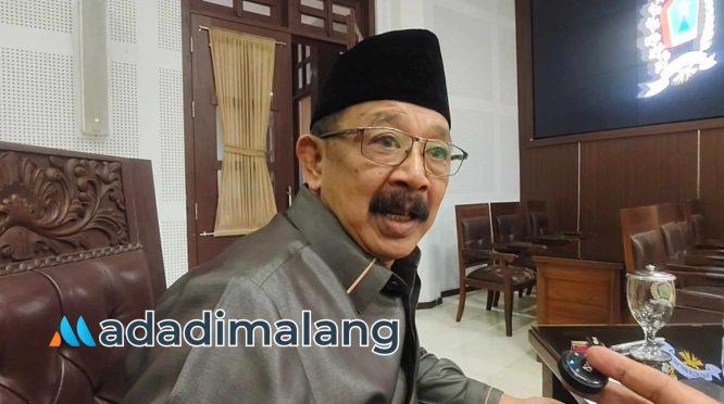 Anggota Fraksi PKB DPRD Kota Malang, Arief Wahyudi, SH., saat memberikan keterangan kepada wartawan (Foto : Agus Yuwono)