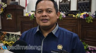 Wakil Ketua DPRD kota Malang, Trio Agus Purwono, S.TP., saat memberikan keterangan kepada awak media (Foto : Agus Yuwono)