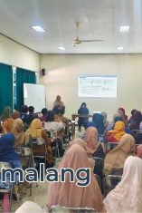 Para guru biologi SMA seMalang Raya tengah mengikuti kegiatan seminar edukasi di kampus FK UB (Foto : Agus Yuwono)
