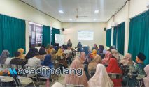 Para guru biologi SMA seMalang Raya tengah mengikuti kegiatan seminar edukasi di kampus FK UB (Foto : Agus Yuwono)