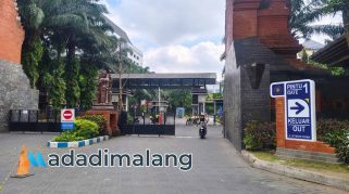 Suasana di salah satu gerbang Universitas Brawijaya yang diperketat akses keluar masuknya selama.pelaksanaan UTBK (Foto : Agus Yuwono)