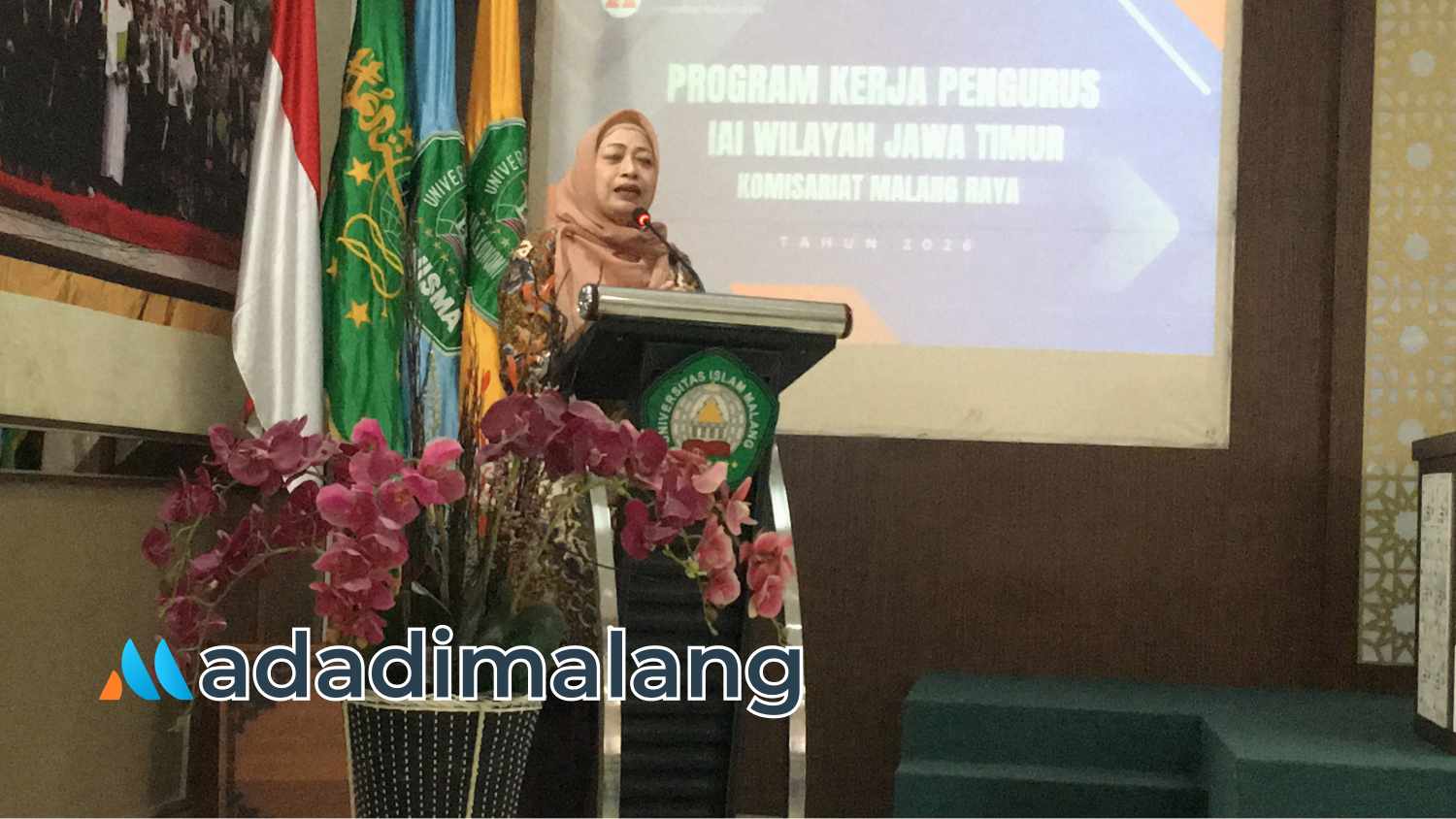 Ketua Ikatan Akuntan Indonesia (IAI) Komisariat Daerah Malang Raya, Prof. Dr. Puji Handayati saat menyampaikan materinya (Foto : Agus Yuwono)