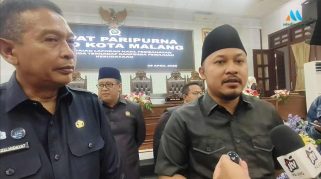 Juru Bicara Pansus Ranperda Bangunan Gedung, Dito Arief Nurakhmadi, S.AP., M.AP., memberikan keterangan usai Rapat Paripurna (Foto : Agus Yuwono)