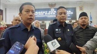Juru Bicara Pansus Ranperda Penyelenggaraan Perparkiran, Anas Muttaqin, S.Psi., saat memberikan keterangan kepada awak media (Foto : Agus Yuwono)