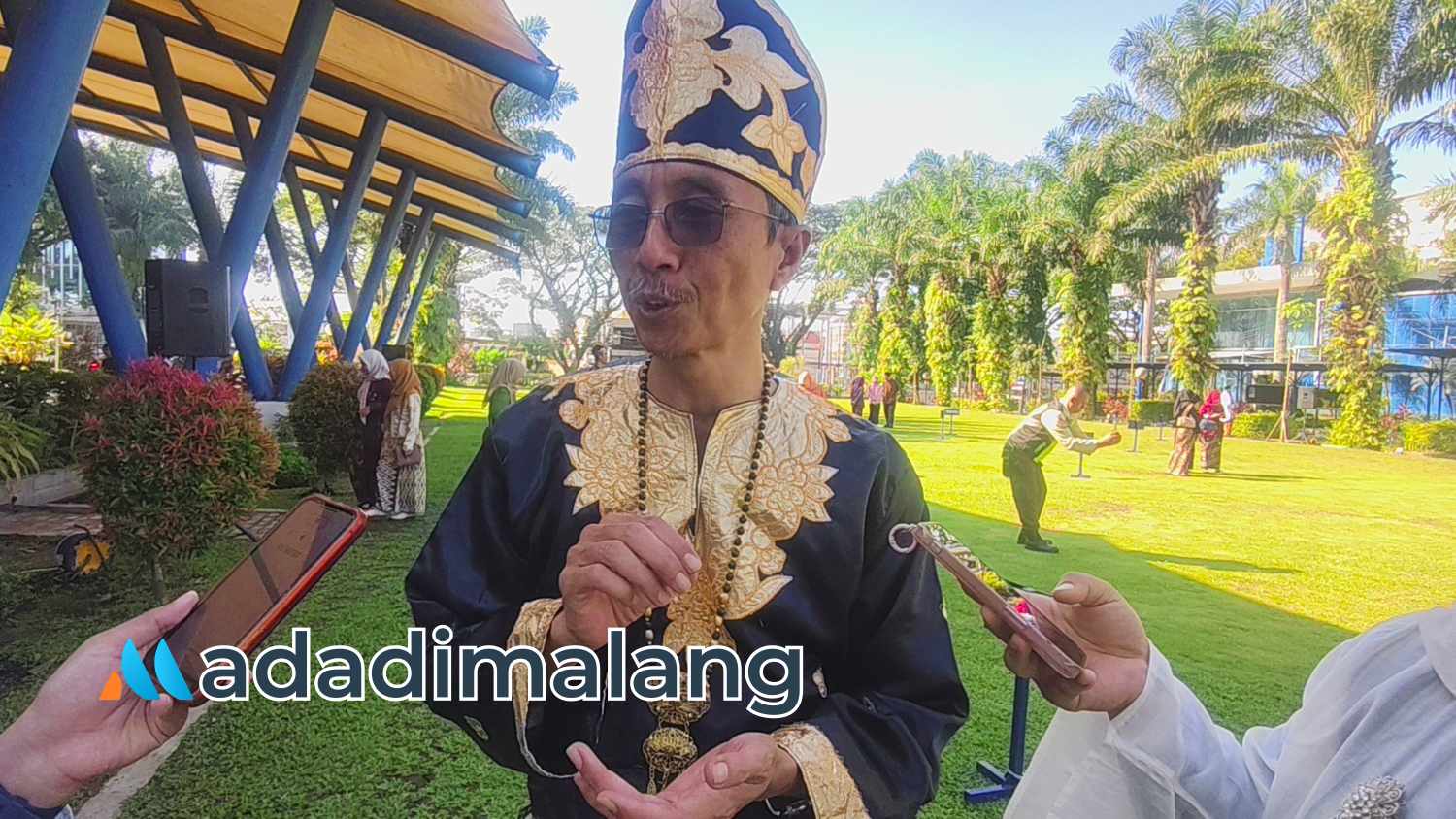 Direktur POLINEMA, Ir. Supriatna Adhisuwignjo, ST., MT., saat memberikan keterangan kepada awak media AdaDiMalang.com (Foto : Agus Yuwono)