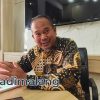 Anggota Komisi A DPRD Kota Malang, H. Rokhmad, S.Sos., saat memberikan keterangan kepada wartawan siang tadi (Foto : Agus Yuwono)