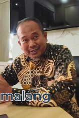 Anggota Komisi A DPRD Kota Malang, H. Rokhmad, S.Sos., saat memberikan keterangan kepada wartawan siang tadi (Foto : Agus Yuwono)