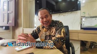 Anggota Komisi A DPRD Kota Malang, H. Rokhmad, S.Sos., saat memberikan keterangan kepada wartawan siang tadi (Foto : Agus Yuwono)