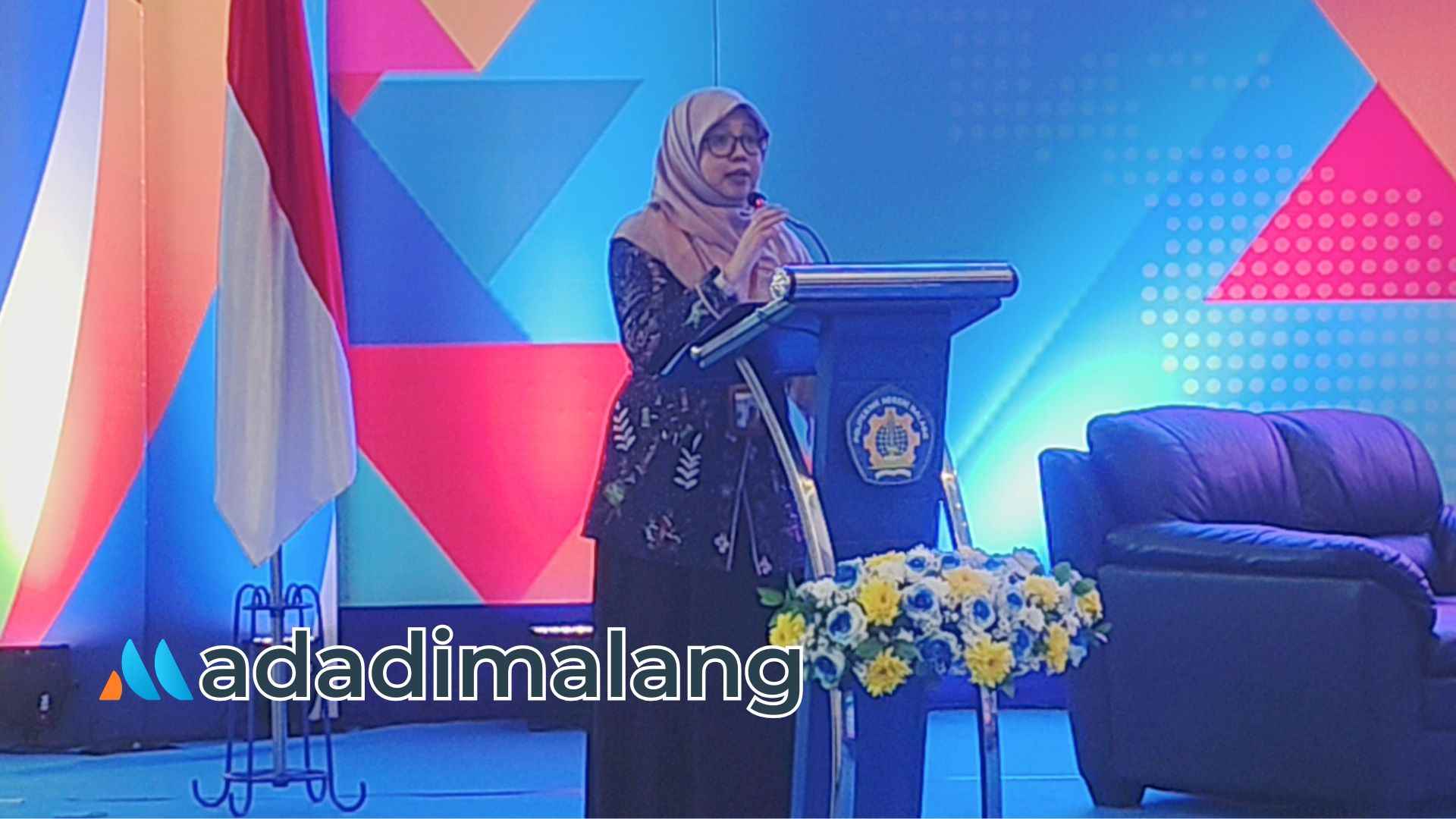 Kepala P3M POLINEMA, Prof. Dr. Ir. Ratna Ika Putri, S.T., M.T., saat menyampaikan laporannya sebelum pembukaan kegiatan Expo hasil riset POLINEMA 2026 pagi ini (Foto : Agus Yuwono)