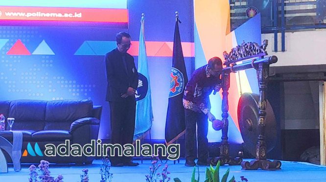 Dirjen Sains dan Teknologi Kemendiktisaintek, Prof. Dr. Ahmad Najib Burhani, MA., saat membuka kegiatan Expo Hasil Riset POLINEMA pagi tadi (Foto : Agus Yuwono)
