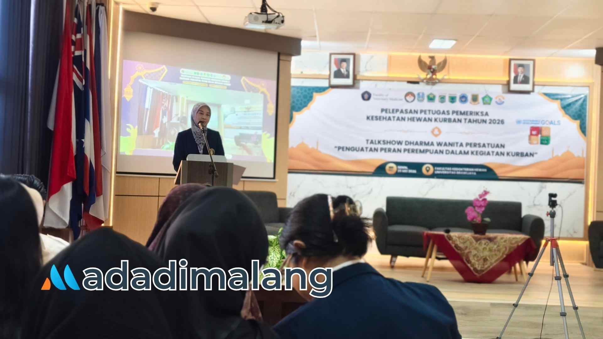 Dekan FKH UB, drh. Dyah Ayu Oktavianie AP., M.Biotech., AP.Vet., saat memberikan sambutan pagi tadi (Foto : Agus Yuwono)