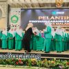 Ketua DPRD kota Malang, Amithya Ratnanggani Sirraduhita, SS., saat memberikan ucapan selamat kepada pengurus PC Fatayat Kota Malang yang baru dilantik siang hari tadi (Foto : Agus Yuwono)
