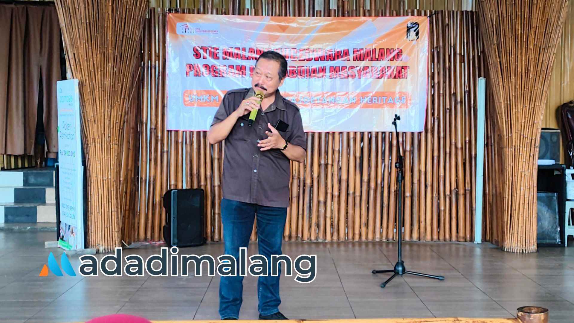 Ketua Tim Pengabdian STIE Malangkuçeçwara, Dr. Setiyawan saat menyampaikan sambutan (Foto : Agus Yuwono)