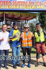 Sivitas akademika dan Perwakilan Alumni POLINEMA saat tiba di desa Tulusbesar setelah gowes dari kampus POLINEMA (Foto : Agus Yuwono)