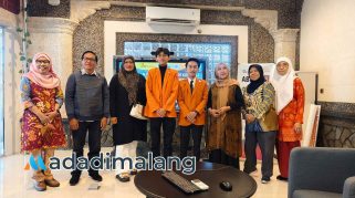 Dua orang mahasiswa ABM Malang yang akan menjalani internship di Jepang (Foto : Agus Yuwono)