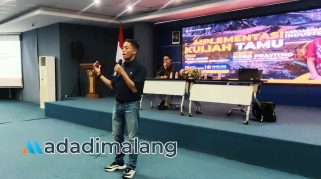 GM Operation PT. Putra Perkasa Abadi Koko Prayitno saat menyampaikan materinya dalam kuliah tamu di Teknik Sipil POLINEMA pagi tadi (Foto : Agus Yuwono)
