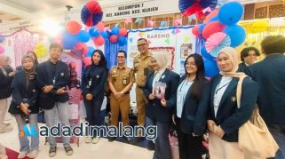 Camat Klojen bersama dengan Lurah Bareng dan Kelompok 7 Mahasiswa FTAB UB yang terjun di lokasi Kelurahan Bareng, Klojen, kota Malang (Foto : Agus Yuwono)