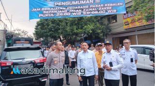 Wali Kota Malang,Dr. Ir. Wahyu Hidayat, MM., saat meninjau kondisi Pasar Kebalen (Foto : Ist)