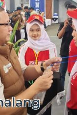 Kepala Dinas Pendidikan Provinsi Jawa Timur, Dr. Aries Agung Paewai, S.STP., M.M mengukuhkan peserta KCS angkatan ke-39 SMK PGRI 3 Malang (Foto : Fatma AdaDiMalang)