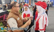 Kepala Dinas Pendidikan Provinsi Jawa Timur, Dr. Aries Agung Paewai, S.STP., M.M mengukuhkan peserta KCS angkatan ke-39 SMK PGRI 3 Malang (Foto : Fatma AdaDiMalang)