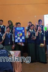 Penyerahan alat spinwheel sebagai media edukasi kepada pihak sekolah dan desa agar tetap dapat dipergunakan (Foto : Ist)