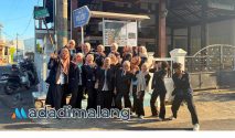 Mahasiswa UM di depan Peta Potensi desa yang telah mereka buat dan pasang (Foto : Ist)