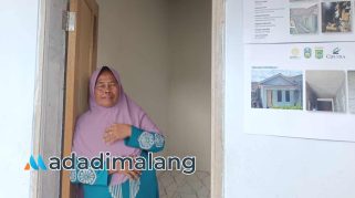Ft: Penerima bantuan bedah rumah Kementerian PKP melalui CSR, Jamia (Foto : Fatma AdaDiMalang)